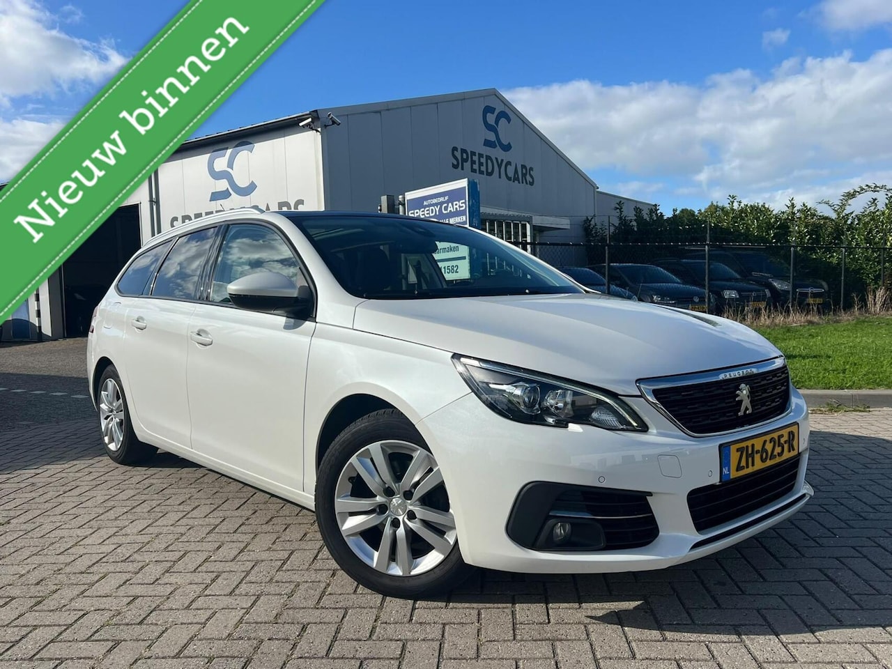 Peugeot 308 SW - 1.2 PureTech Blue Lease Executive Cruise Pano - AutoWereld.nl
