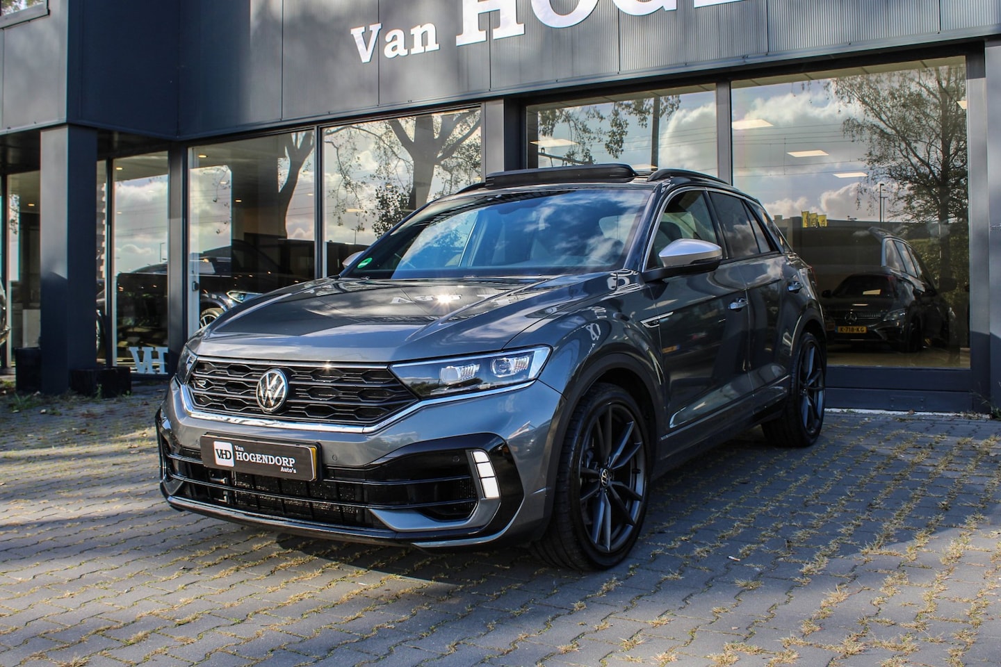 Volkswagen T-Roc - 2.0 TSI 4Motion R PANO NAVI AKRA CAMERA - AutoWereld.nl
