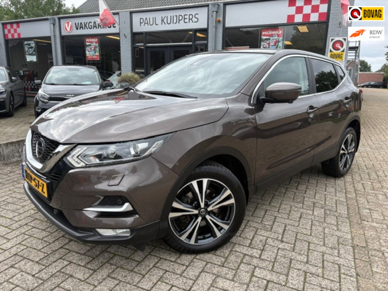Nissan Qashqai - 1.3 DIG-T 160 Business Edition AUTOMAAT *360 camera + parkeersensor v/a + trekhaak + stoel - AutoWereld.nl