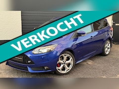 Ford Focus Wagon - 2.0 EcoBoost ST-3 2.0 ST | 250 PK | Recaro Leder | Navi | Camera | BLIS | Keyless | Xenon