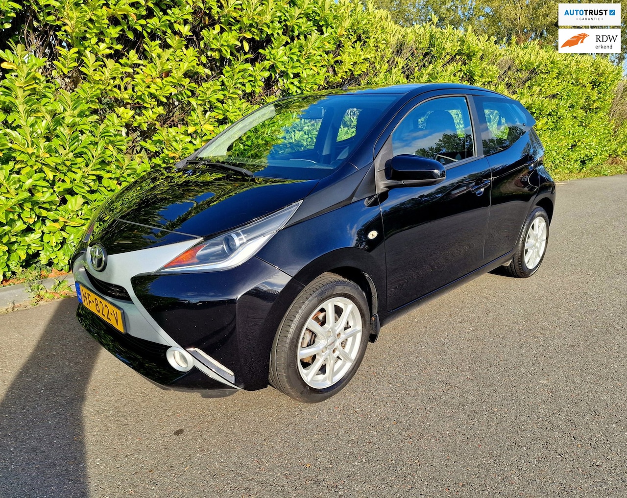 Toyota Aygo - 1.0 VVT-i x-play Nw Koppeling Airco CarPlay - AutoWereld.nl
