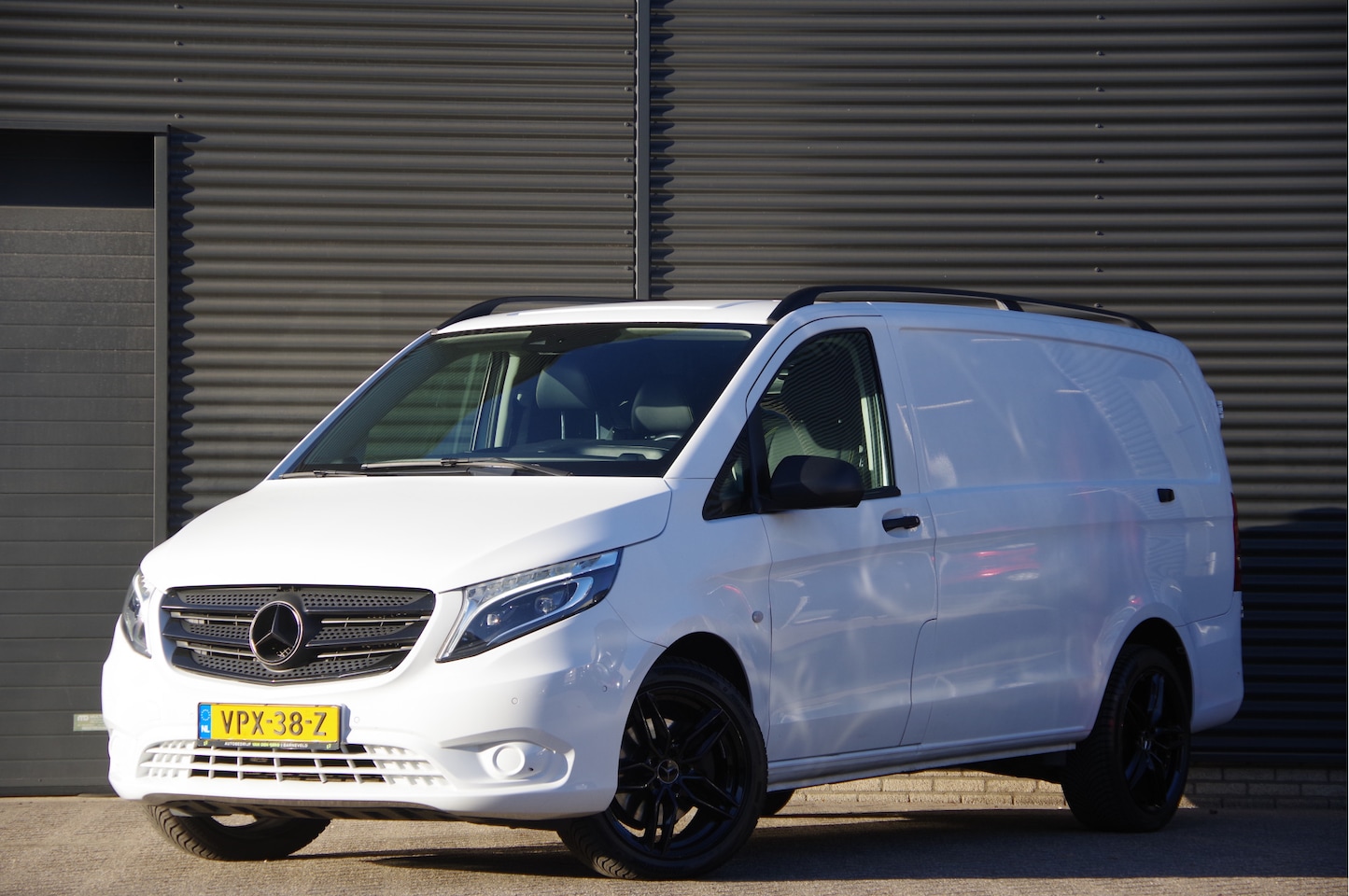 Mercedes-Benz Vito - 119 CDI L2 3-ZITS, AUT. LED, LEDER, TREKHAAK, 19'', NAVI, CRUISE, AIRCO, PARKEERSENSOREN - AutoWereld.nl
