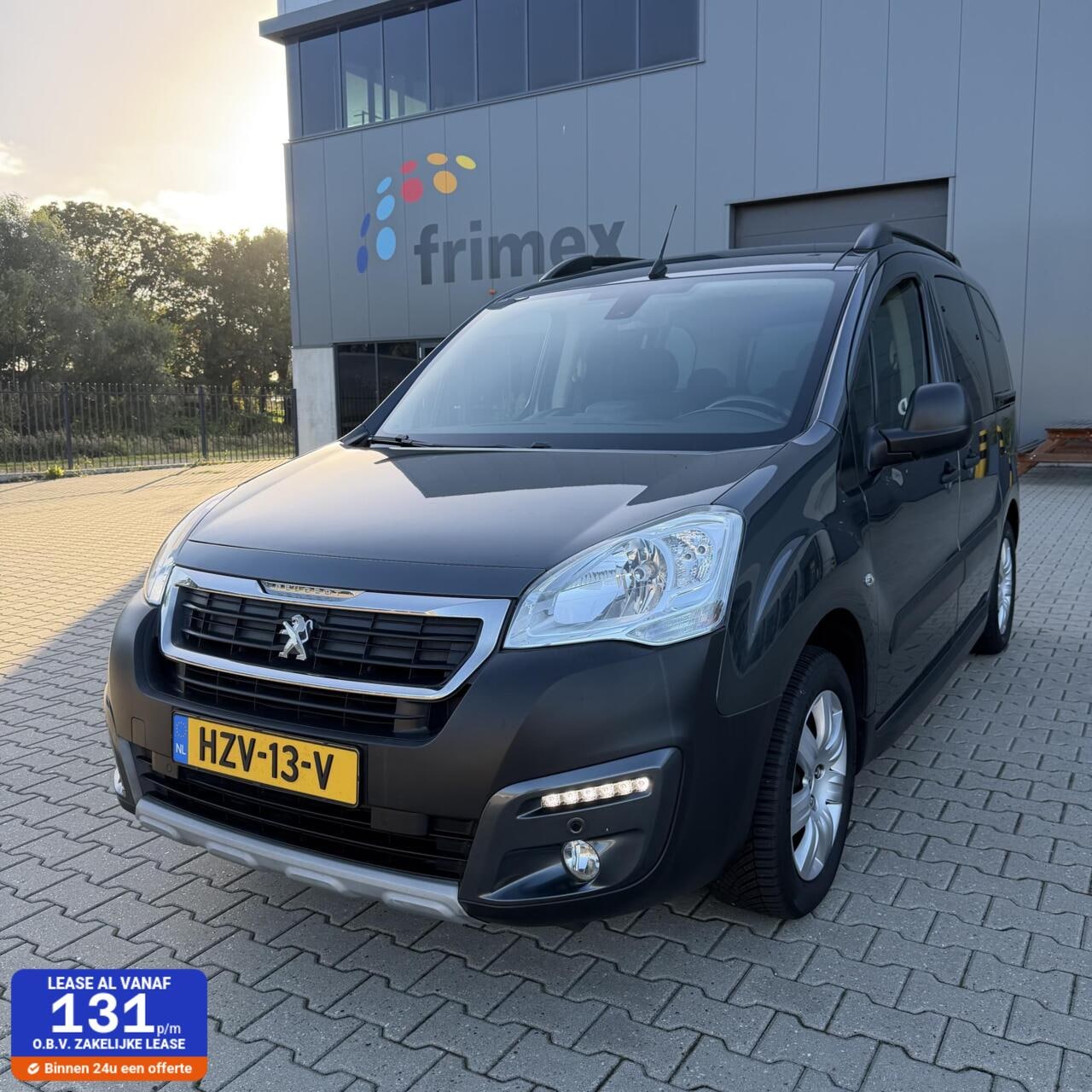 Peugeot Partner Tepee - 1.2 2017 | NW RIEM & APK ! - AutoWereld.nl