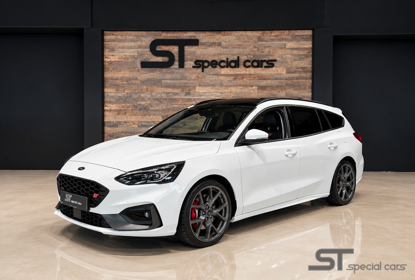 Ford Focus Wagon - 2.3 EcoBoost ST-X|Pano|HUP|Performance Pack - AutoWereld.nl