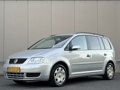 Volkswagen Touran - 1.6-16V FSI Highline - airco - cruise - camera - nap