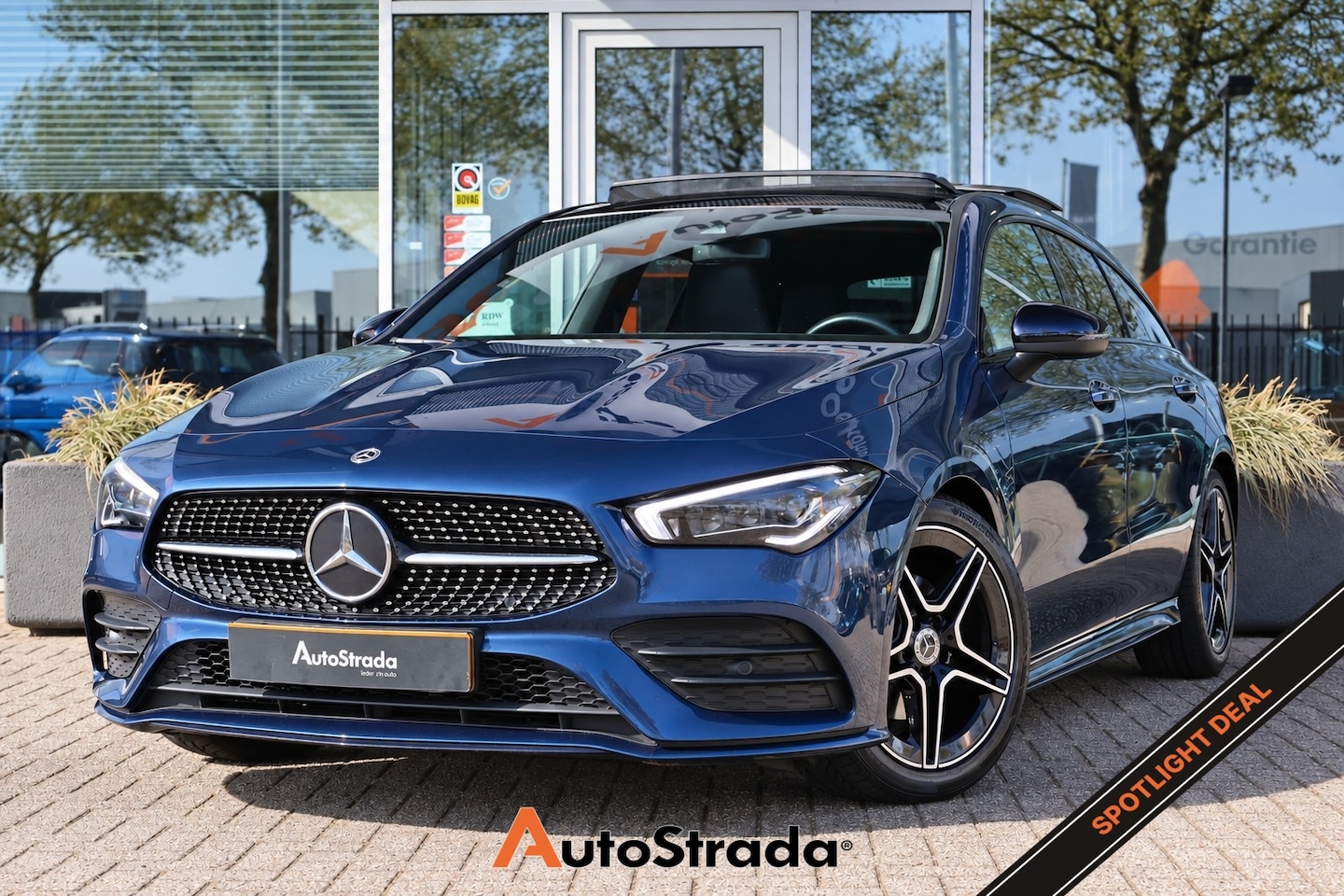 Mercedes-Benz CLA-klasse Shooting Brake - 180 AMG-Line | Stoelverwarming | Sfeer | Camera | Pano | Multibeam | Cruise - AutoWereld.nl