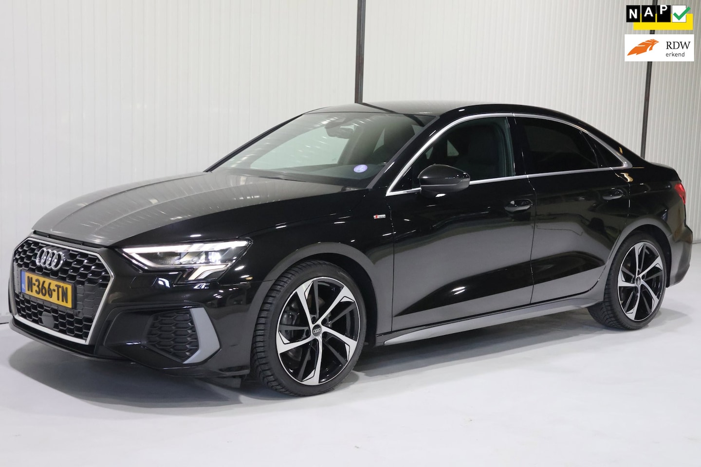 Audi A3 Limousine - 35 TFSI S-LINE - 1 STE EIGENAAR - DEALER ONDERHOUDEN - VIRTUAL - BTW AUTO! - AutoWereld.nl