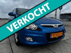Hyundai i30 - 1.4i Blue Dynamic CLIMA SCHUIFDAK TREKHAAK NAP