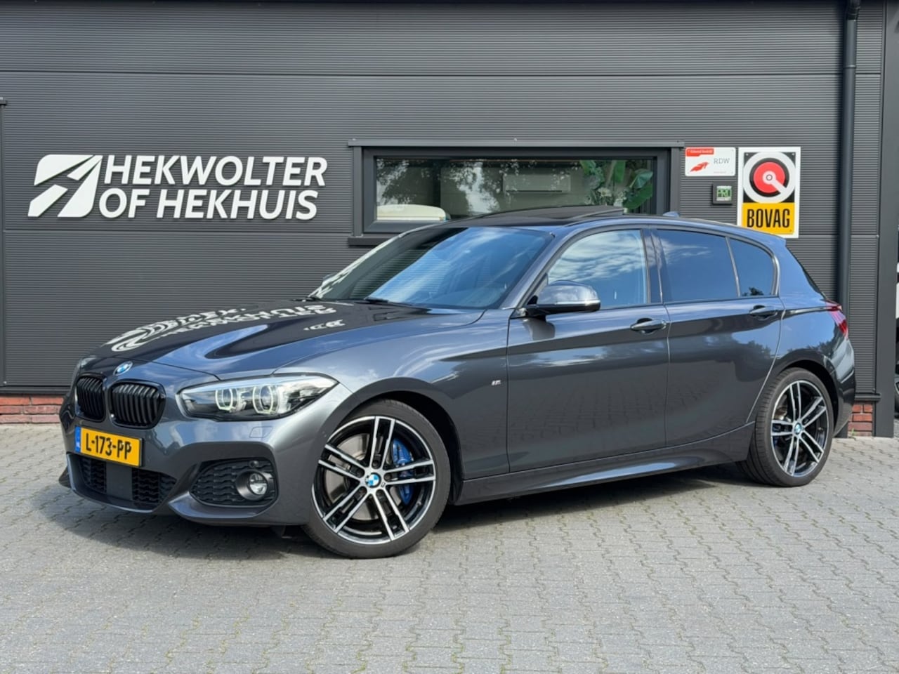 BMW 1-serie - 125i High Executive M-Sport 224PK LCI | Panodak | H/K | LED | Keyless | Leder - AutoWereld.nl