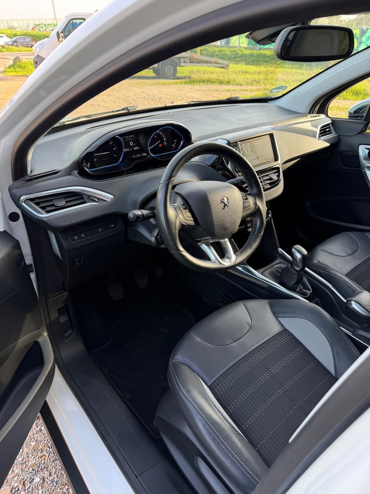Peugeot 2008 - 1.2 PureTech Allure Pack Premium Plus Cruise control, airco, trekhaak