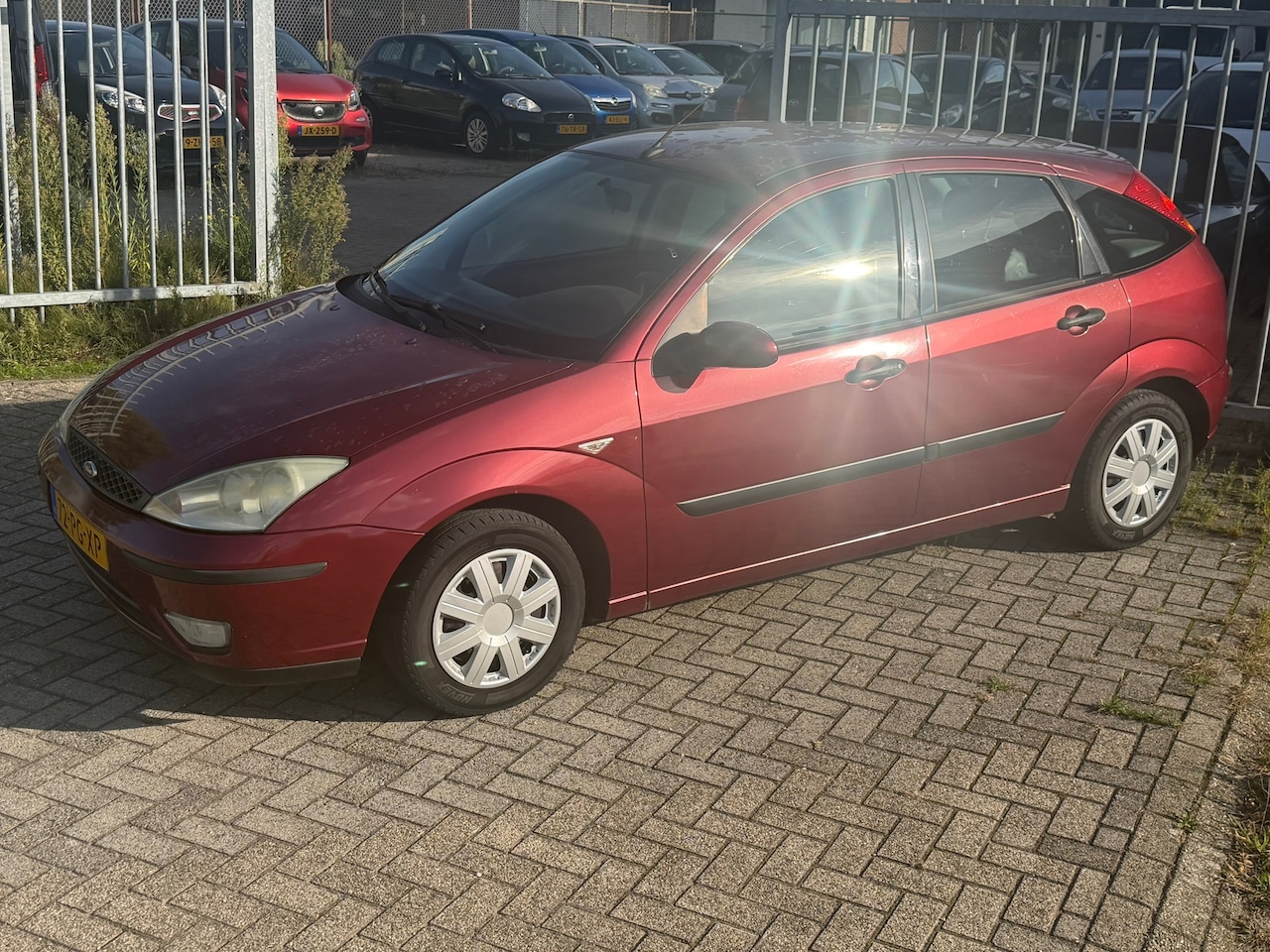 Ford Focus - 1.6-16V Futura 5 deurs! Airco ECC l Navi l Trekhaak l LEER! INRUIL KOOPJE! NIEUWE APK! - AutoWereld.nl