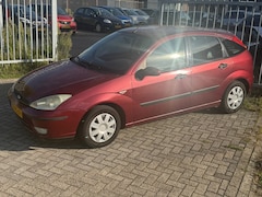 Ford Focus - 1.6-16V Futura 5 deurs Airco ECC l Navi l Trekhaak l LEER INRUIL KOOPJE NIEUWE APK