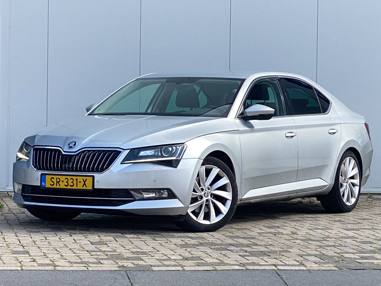 Skoda Superb - 2.0 TDI 4x4 Sportline Business 2.0 TDI 4x4 Sportline Business - AutoWereld.nl