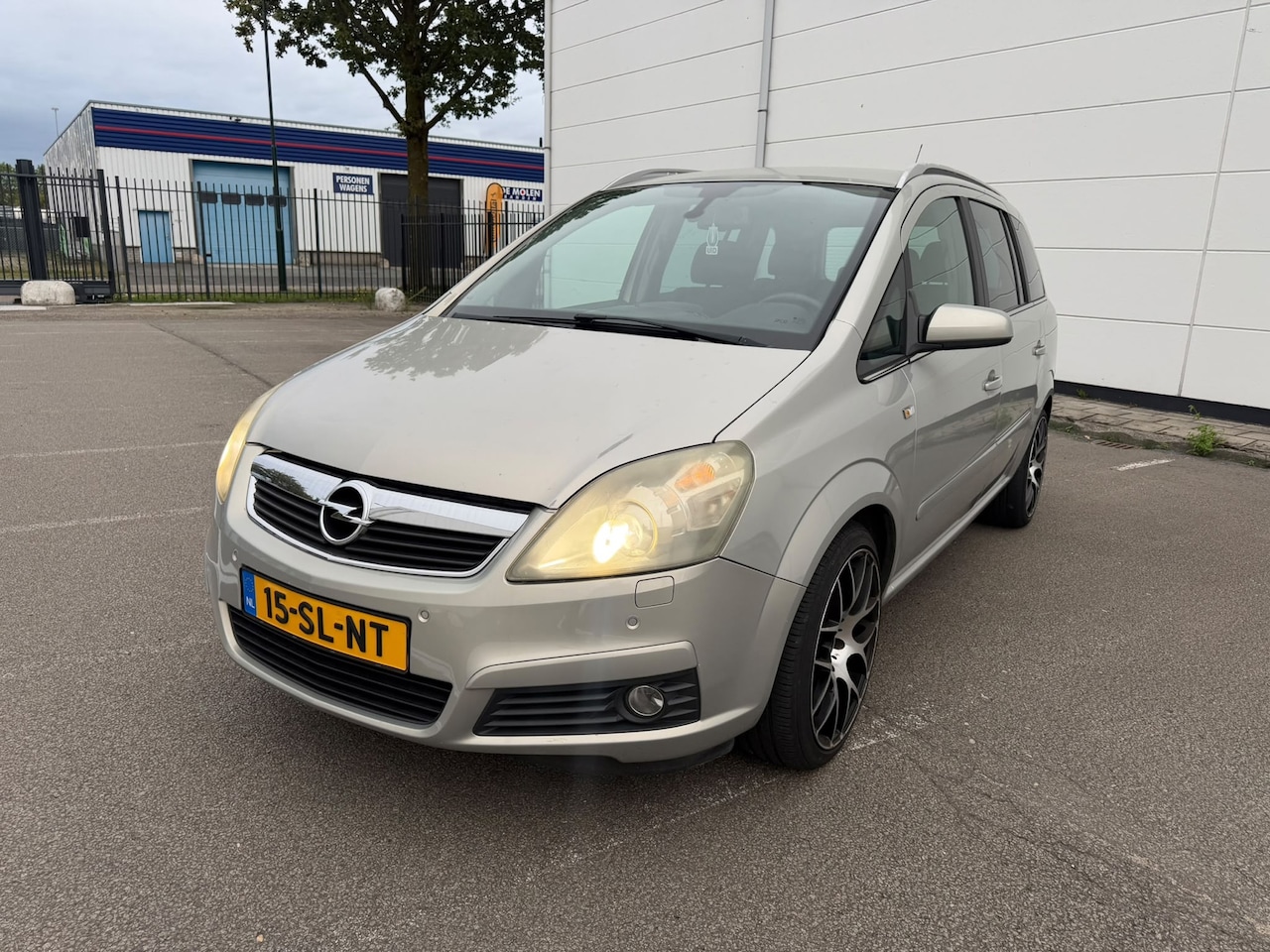 Opel Zafira - 2.2 Cosmo Automaat APK 11-05-2027 Cruise Climate Trekhaak Parkeersensoren - AutoWereld.nl