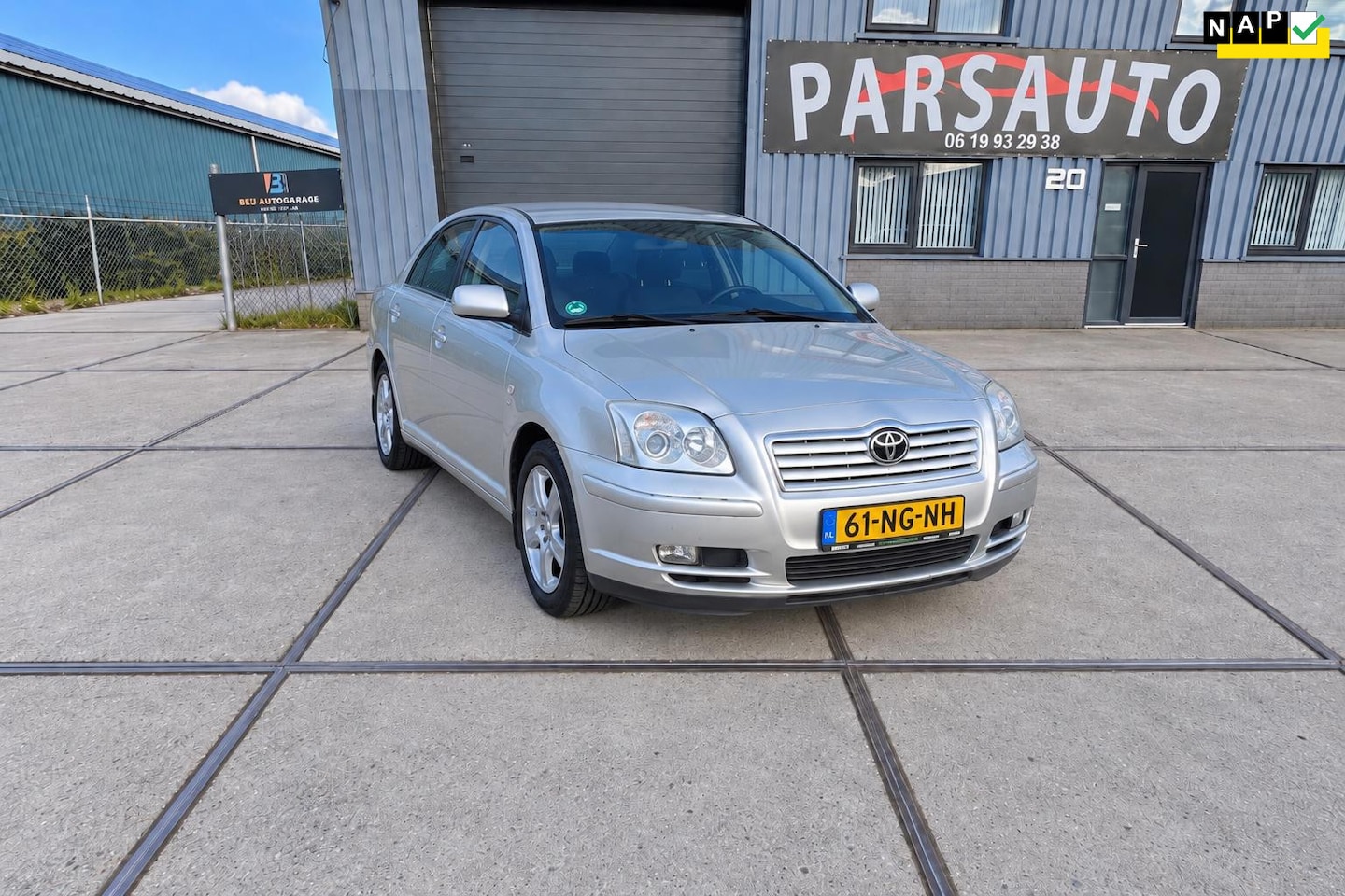 Toyota Avensis - 2.0 VVTi Executive Airco/Cruise/Trekhaak/Stoelverwarming/PDC - AutoWereld.nl