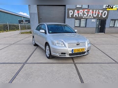 Toyota Avensis - 2.0 VVTi Executive Airco/Cruise/Trekhaak/Stoelverwarming/PDC