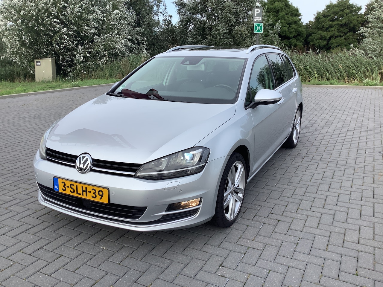 Volkswagen Golf Variant - 1.4 TSI Highline Pano, Dynaudio, halfleer/massage, xenon, Discover Pro, trekhaak, PDC, ACC, DCC, lane assis - AutoWereld.nl
