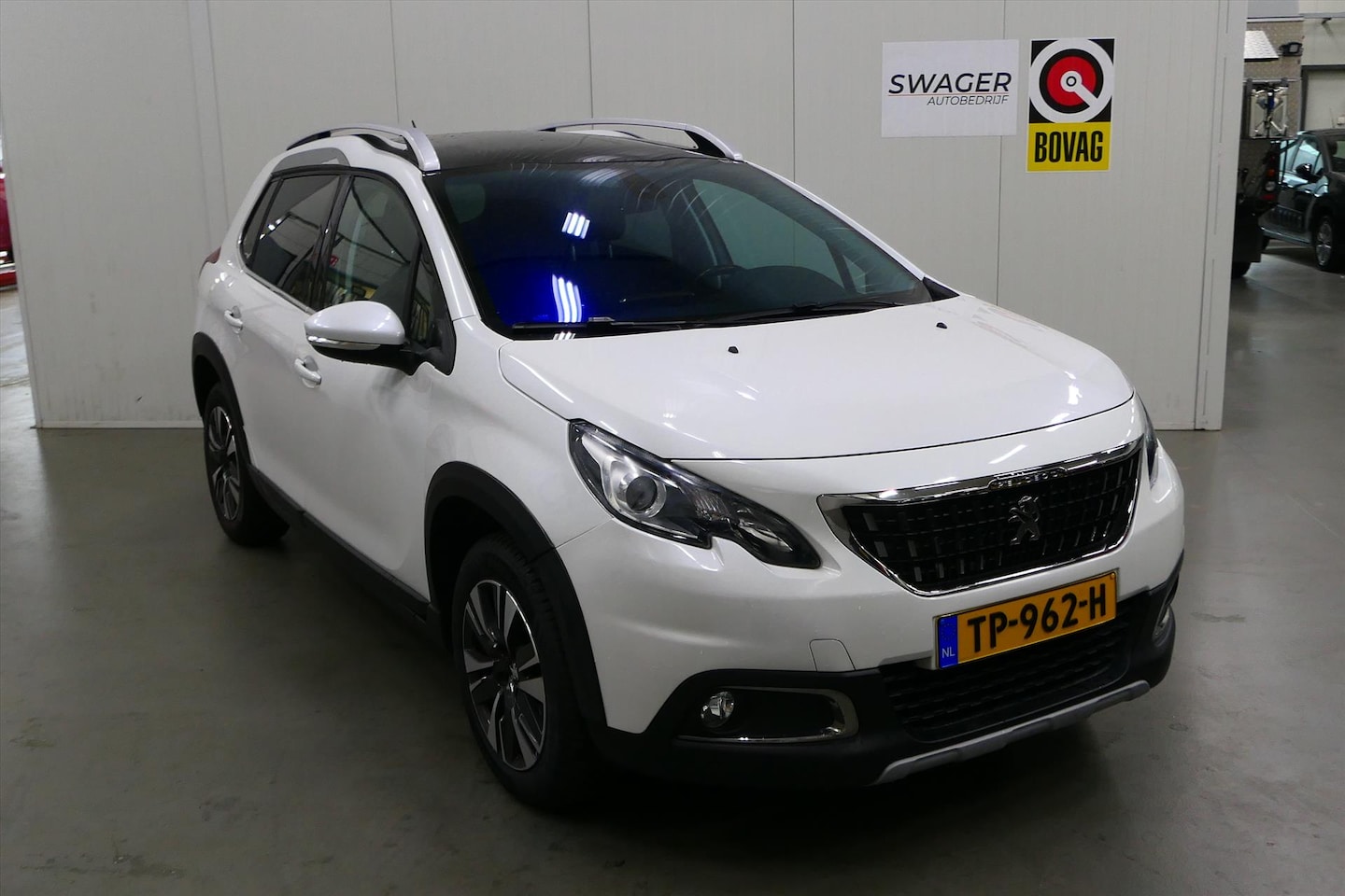 Peugeot 2008 - 1.2 PureTech 110pk Automaat Allure (Goed onderhouden) - AutoWereld.nl