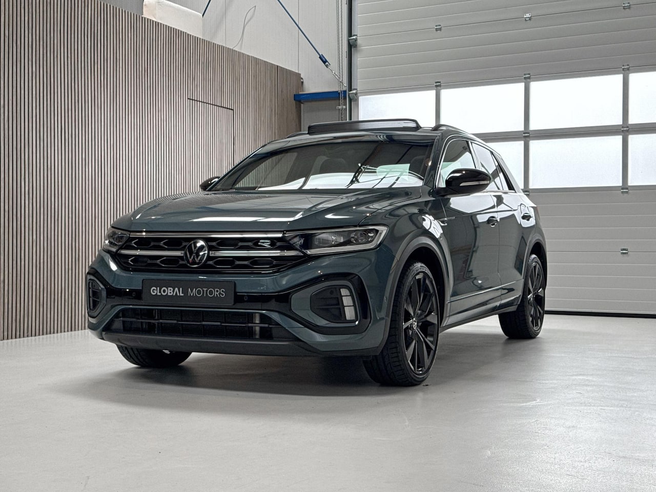 Volkswagen T-Roc - 1.5 TSI R-Line Business - PANORAMADAK - AUTOMAAT - BEATS - BLACK PACK - IQ - TREKHAAK - AutoWereld.nl