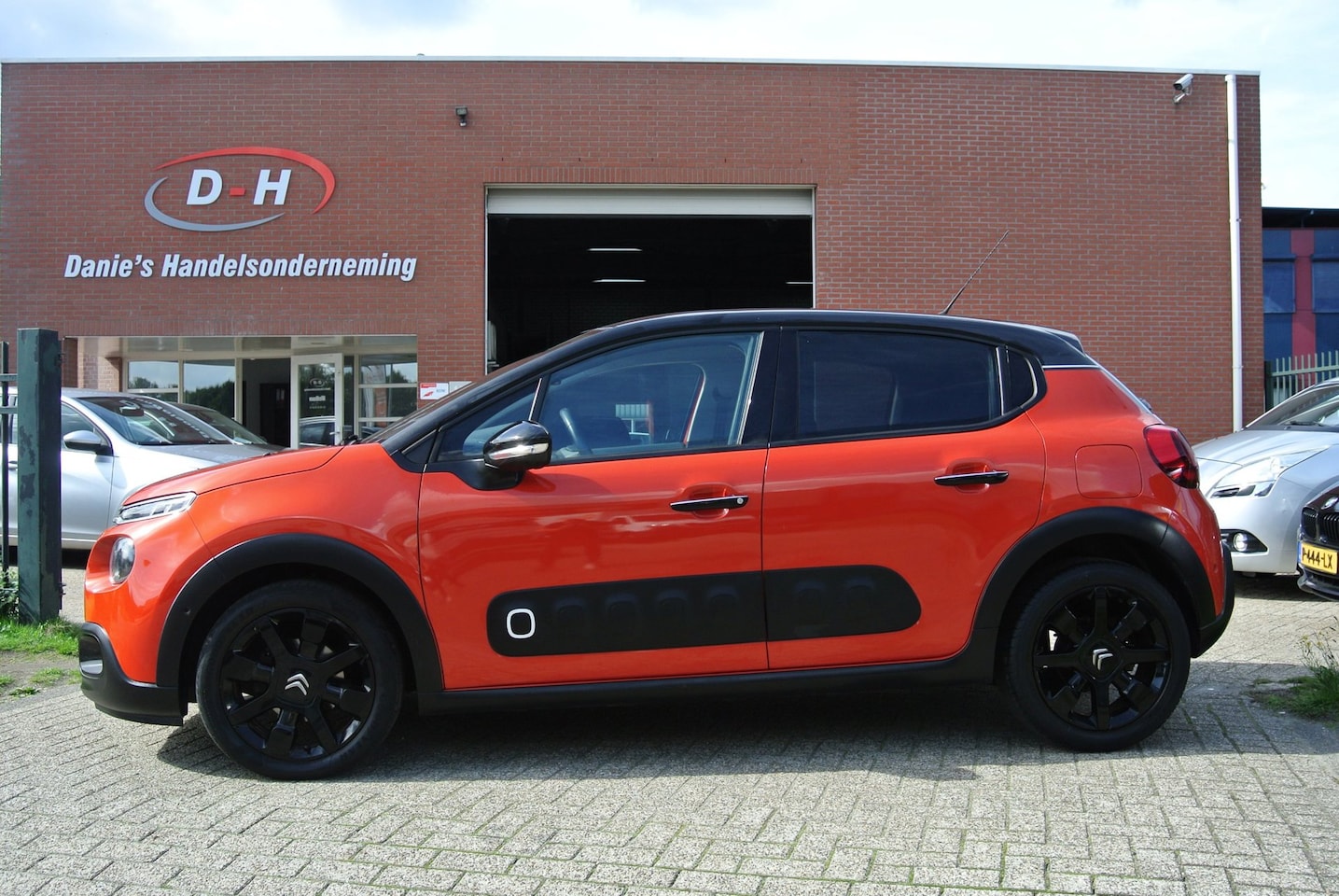 Citroën C3 - 1.2 PureTech S&S Shine airco inruil mogelijk nap - AutoWereld.nl