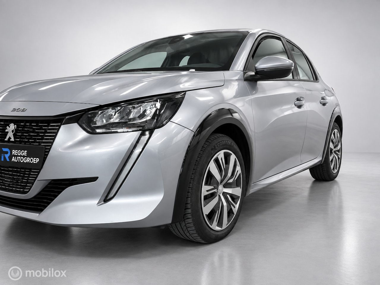Peugeot e-208 - EV Allure 50 kWh KEYLESS | CARPLAY | LED - AutoWereld.nl