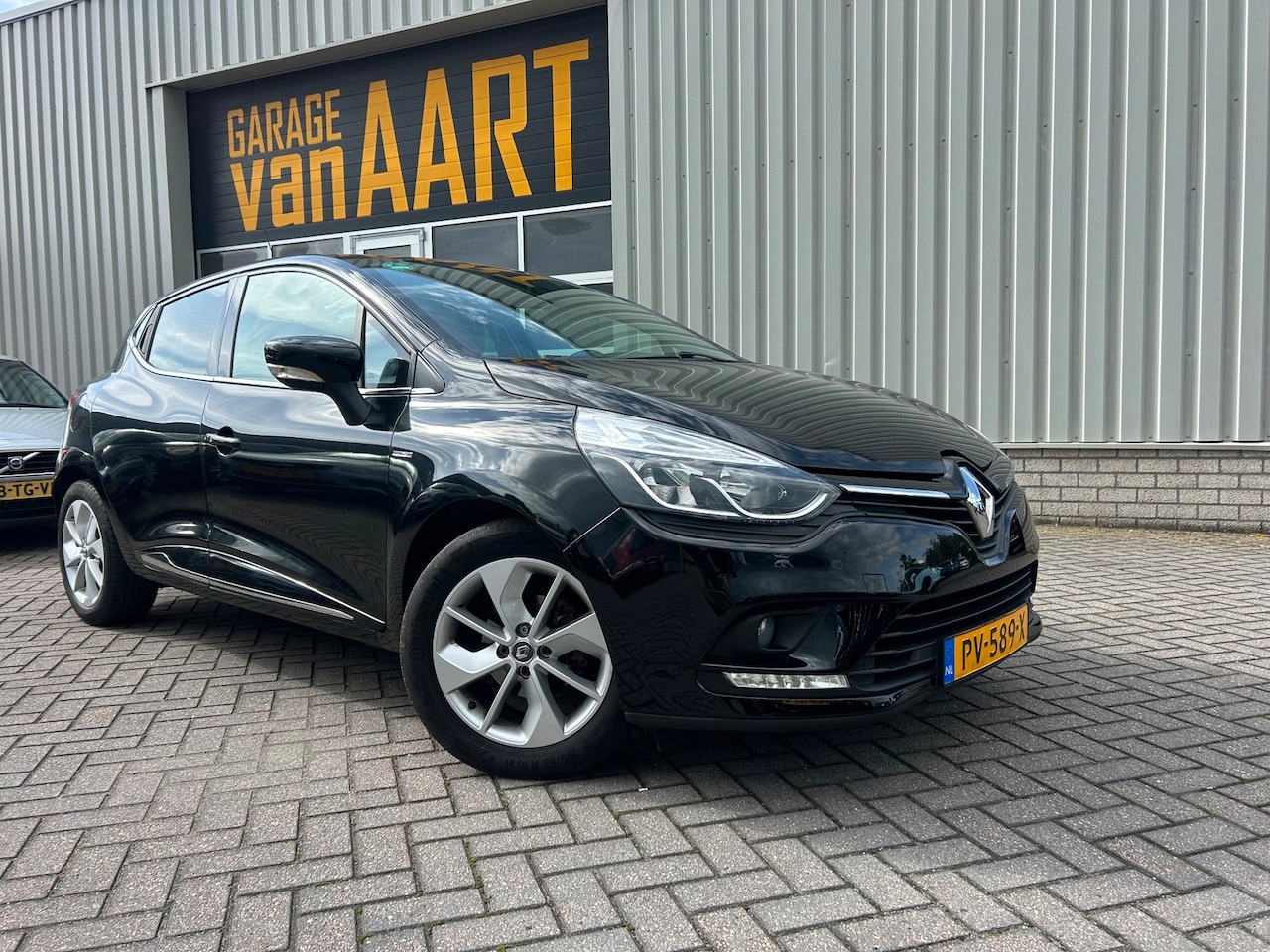 Renault Clio - 0.9 TCe Limited | SCHERM | PDC | NAVI | CRUISE | - AutoWereld.nl