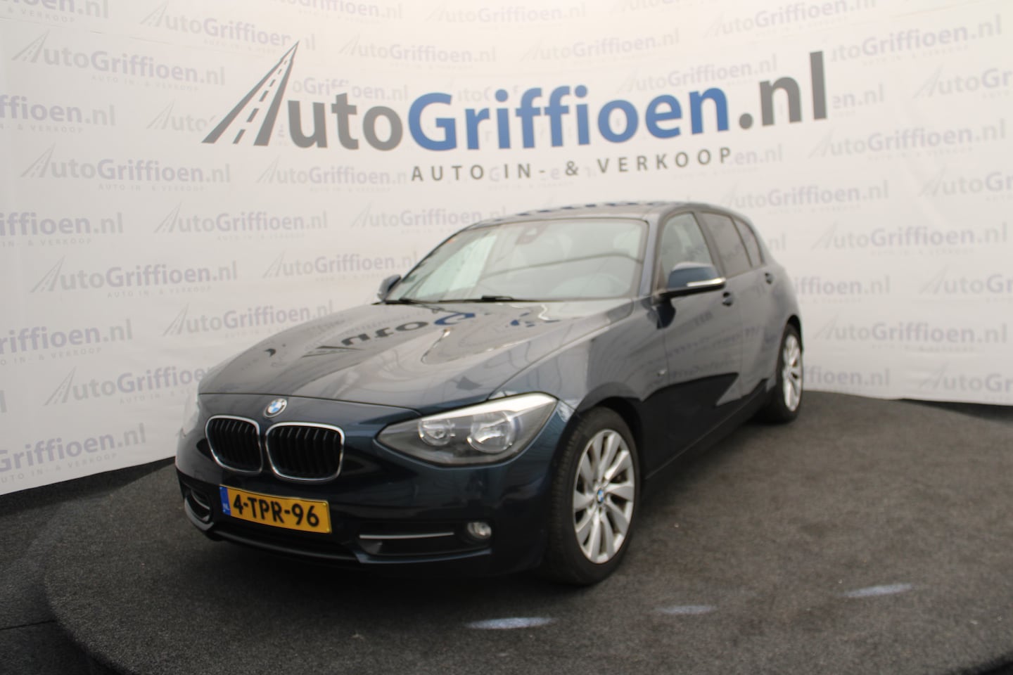 BMW 1-serie - 116i Business nette 5-deurs met schuifdak en trekhaak - AutoWereld.nl