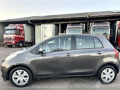 Toyota Yaris - 1.3 VVT-I 87pk Sol MMT Automaat Follow me 5drs - navi - airco - bleutooth - 80dkm - elektr