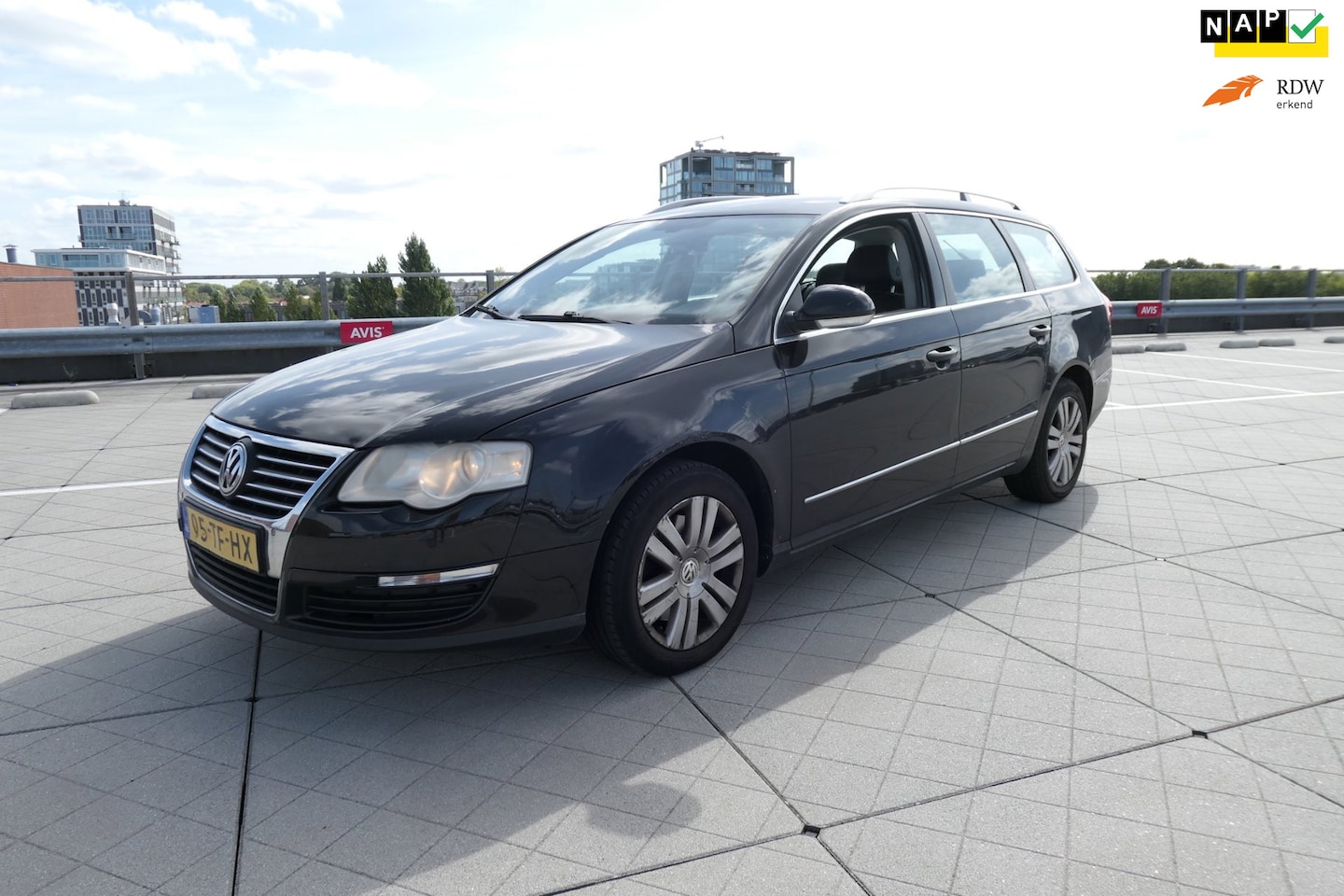 Volkswagen Passat Variant - 2.0 FSI Highline Automaat/Apk/Airco/Cruise/ParkeerSen/Alcantara/StoelVerw/Nap - AutoWereld.nl