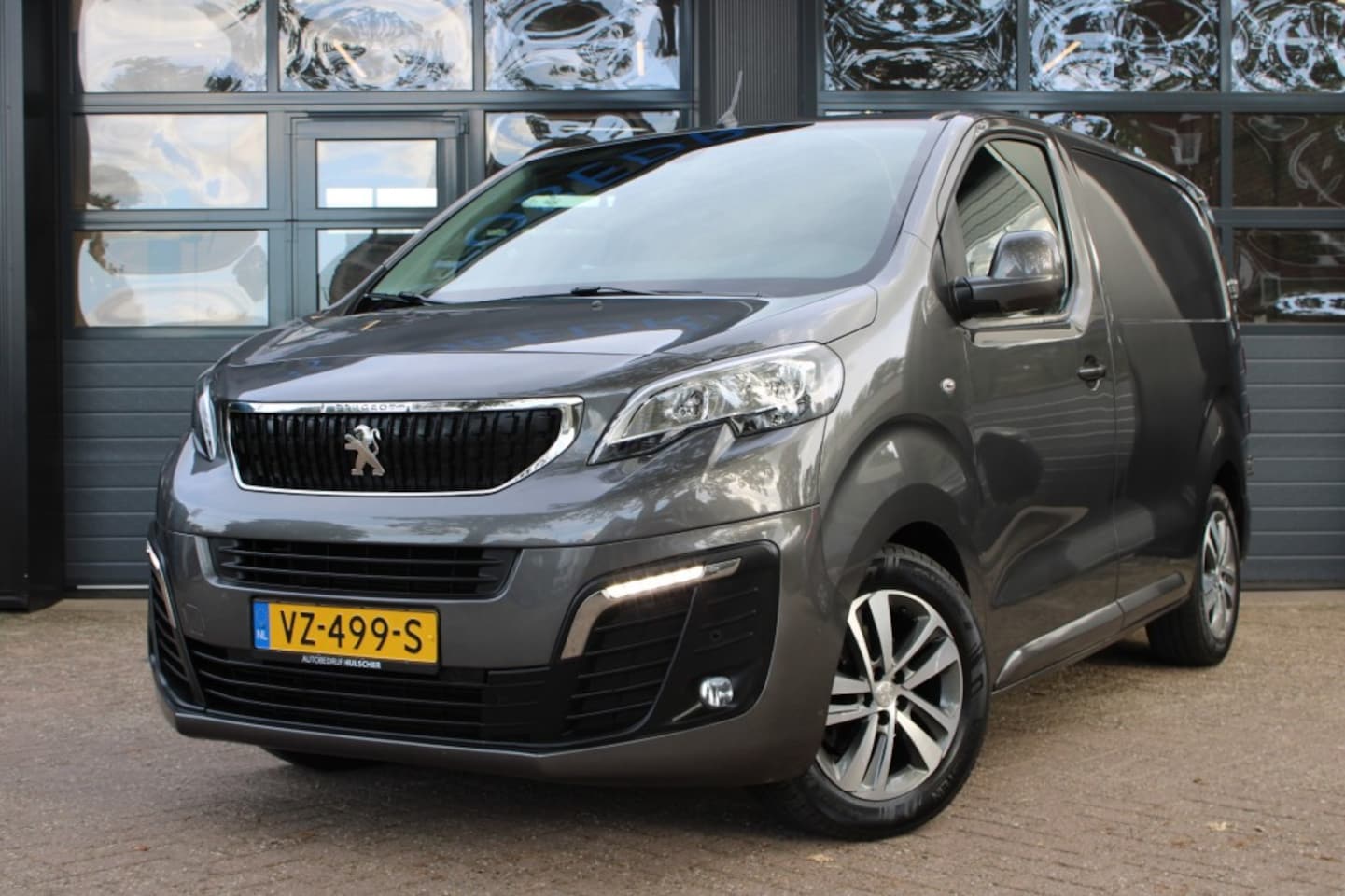 Peugeot Expert - 227C 2.0 BlueHDI 150 Premium Pack  3 persoon / camera / trekhaak - AutoWereld.nl