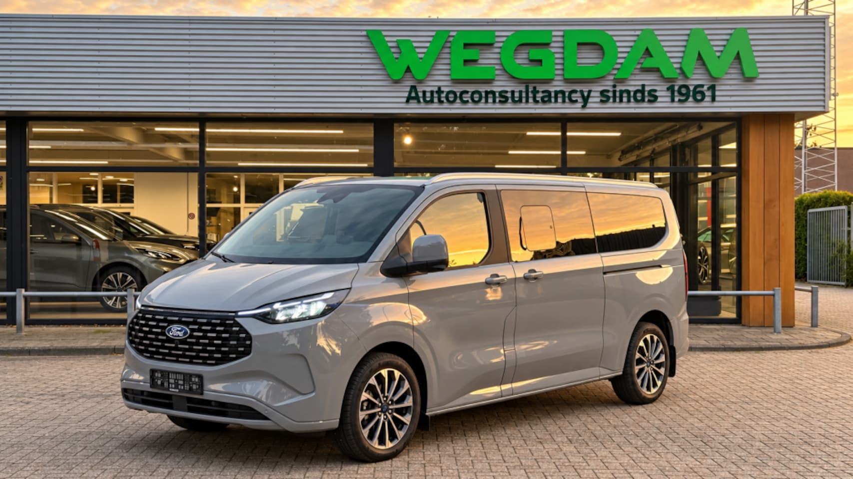 Ford Tourneo Custom - 2.5 PHEV 340 L2 TITANIUM X 8p FULL OPTIONS! VIP bus - AutoWereld.nl