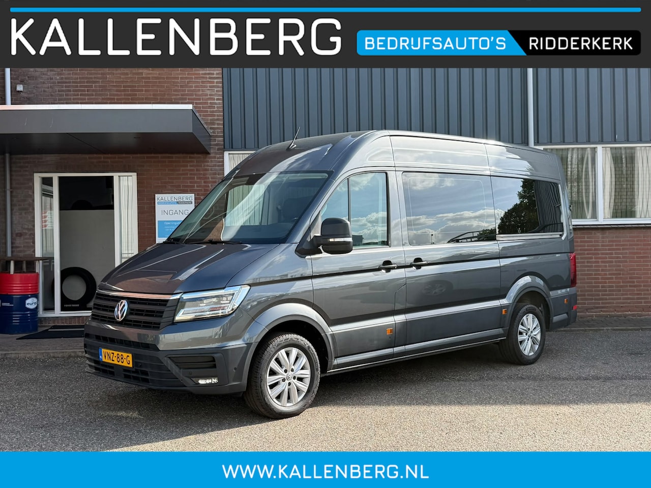 Volkswagen Crafter - 35 2.0 TDI L3H3 DC / 6 pers / AUTOMAAT / Trekhaak / Camera - AutoWereld.nl