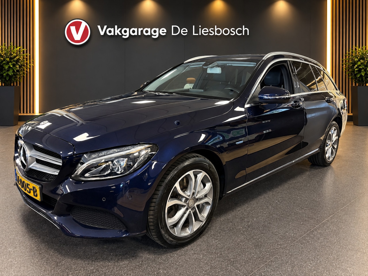 Mercedes-Benz C-klasse Estate - 350 e Lease Edition / Sfeerverlichting / Camera / Trekhaak - AutoWereld.nl