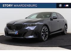 BMW 5-serie Touring - 550e xDrive M Sport Automaat / Panoramadak / Bowers & Wilkins / Adaptief M Onderstel Profe