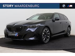 BMW i5 Touring - eDrive40 M Sport / Panoramadak / Trekhaak / Comfortstoelen / Bowers & Wilkins / Parking As