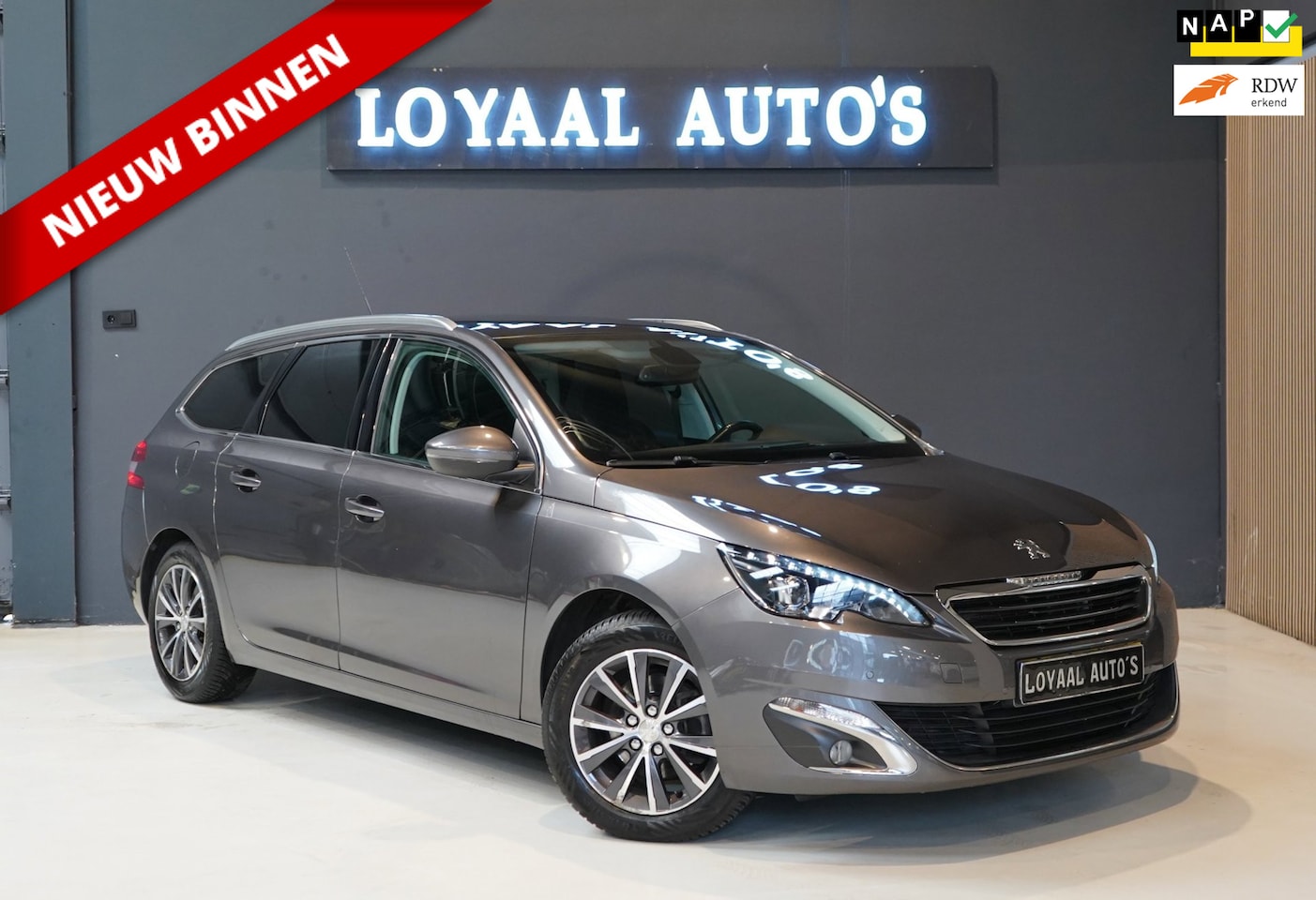 Peugeot 308 SW - 1.2 PureTech Blue Lease Premium | AUTOMAAT | PANODAK | TREKHAAK | CRUISE | PDC | NAVI | NA - AutoWereld.nl