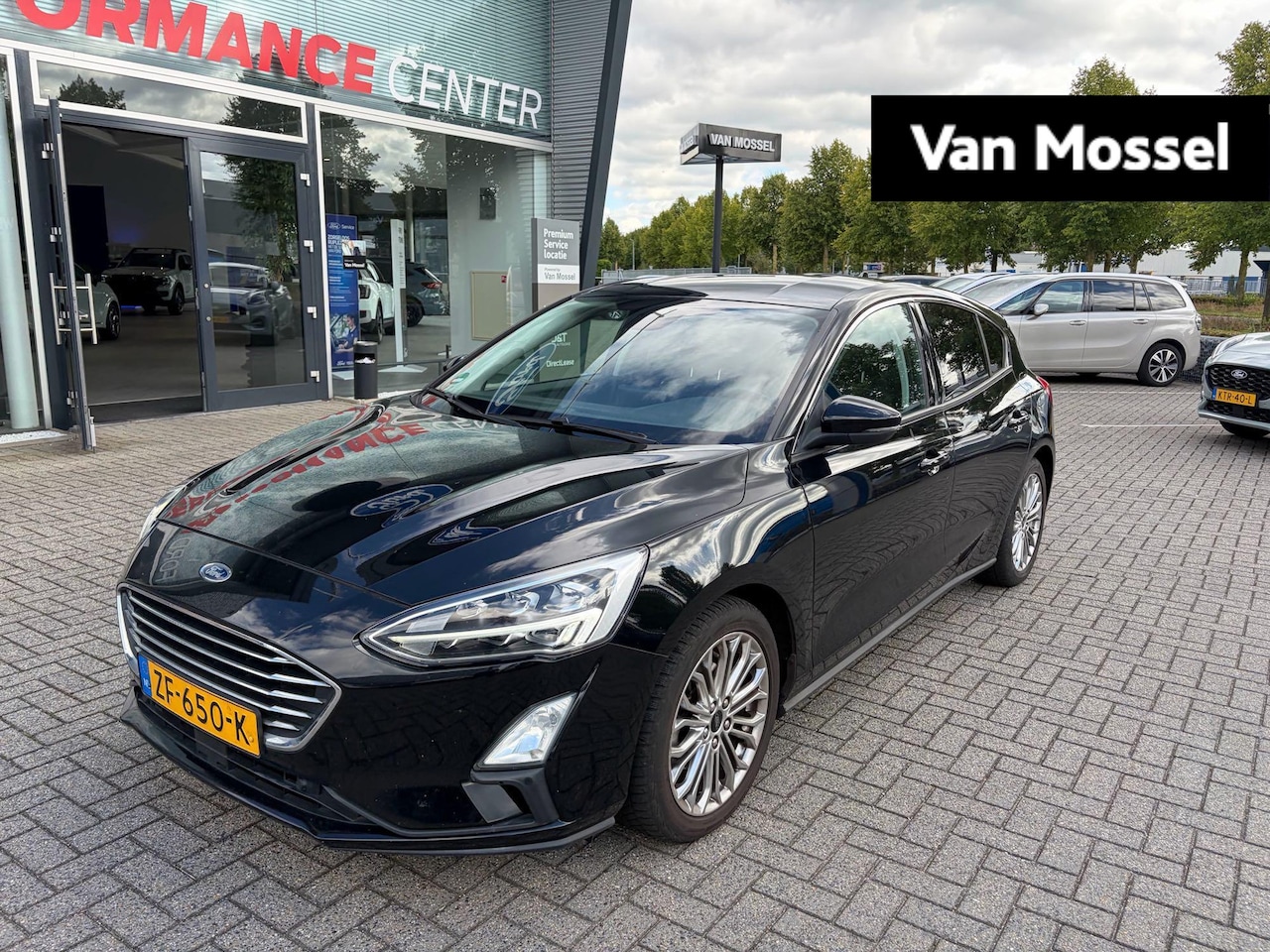 Ford Focus - Titanium Business | CLIMATE CONTROL | PRIVACY GLASS | KEYLESS ENTRY | 17 INCH LICHTMETALEN - AutoWereld.nl