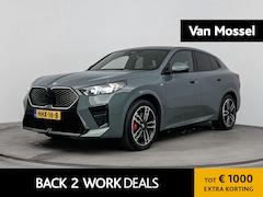 BMW iX2 - eDrive20 67 kWh | TREKHAAK | 360 CAMERA | MEMORY STOELEN | HARMAN KARDON | ELEK.KOFFERBAK