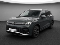 Volkswagen Tiguan - 1.5eTSI/150PK R-Line · Panoramadak · Trekhaak · 360°Camera + Parkeersensoren · Garantie t/