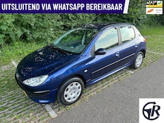 Peugeot 206 - 1.4 Air-line VOL AUTOMAAT Airco 107DKM NAP