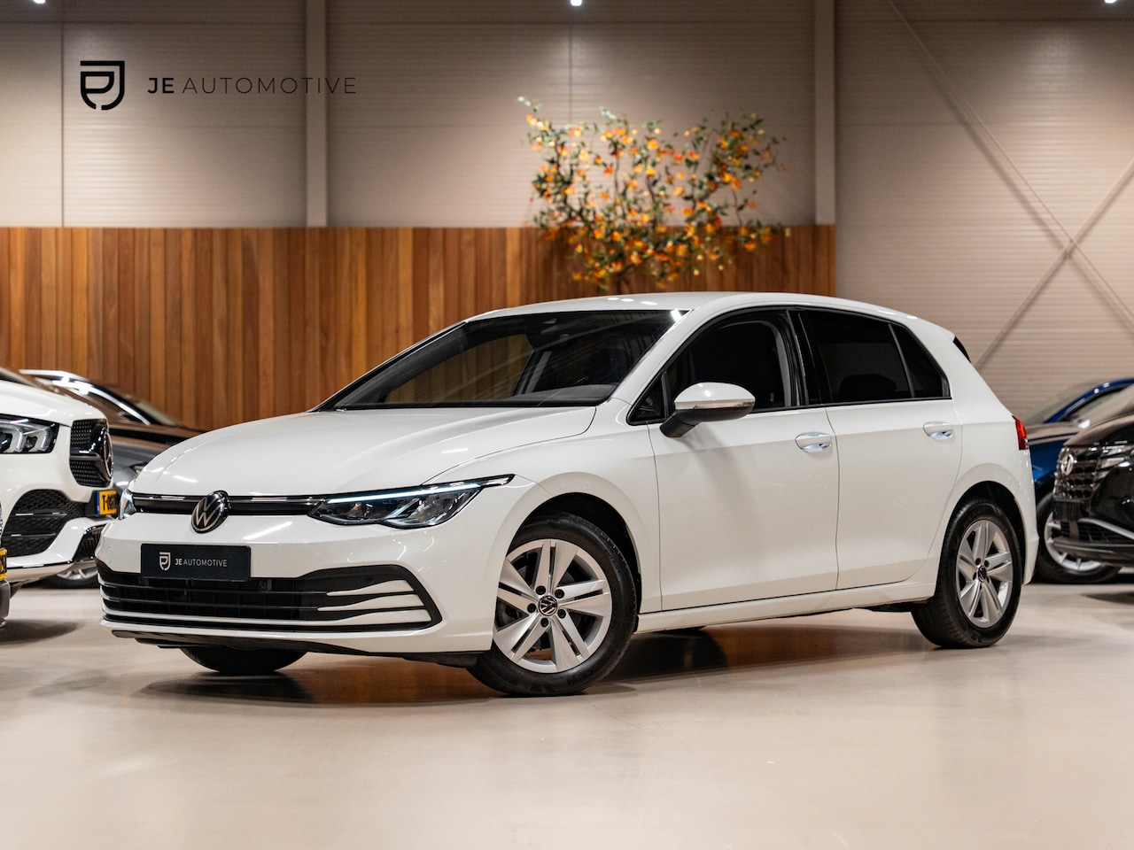 Volkswagen Golf - 1.0 eTSI DSG Life Business, Apple Carplay, Android Auto, ACC, Ambiënte Light, Camera, PDC, - AutoWereld.nl