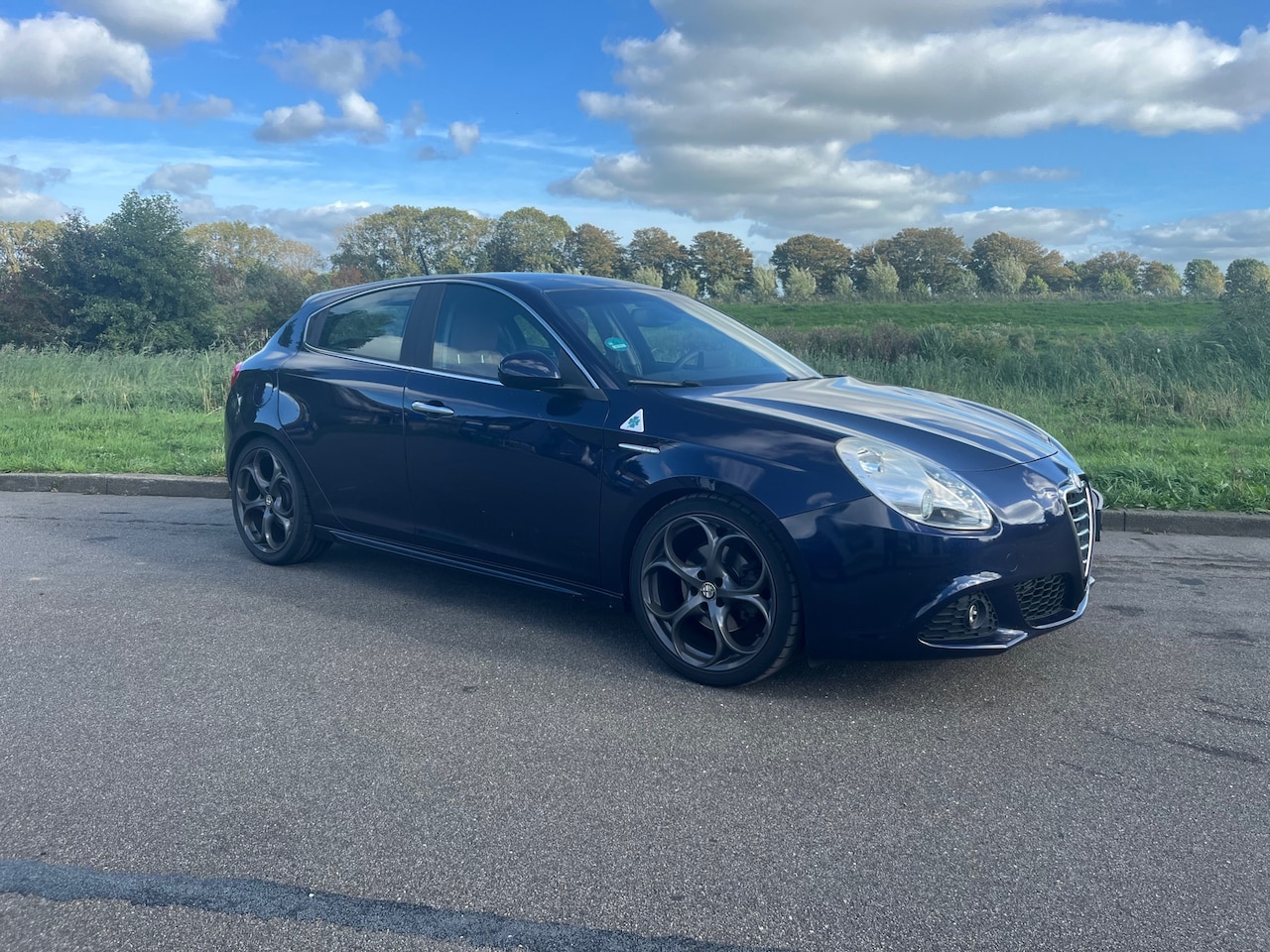 Alfa Romeo Giulietta - 1.4 T Distinctive BJ 2012 AIRCO LEER 19 inch VELFEN ZEER MOOIE - AutoWereld.nl