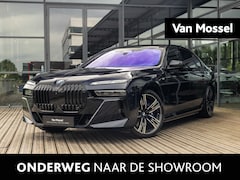 BMW i7 - xDrive60 106 kWh | SOH 93 % | M-SPORT | SKYLOUNGE PANORAMADAK | 21 INCH | AUTOMATIC DOORS
