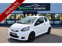 Toyota Aygo - 1.0-12V 3Drs Acces. Leuke wagen. Geleverd met nieuwe APK