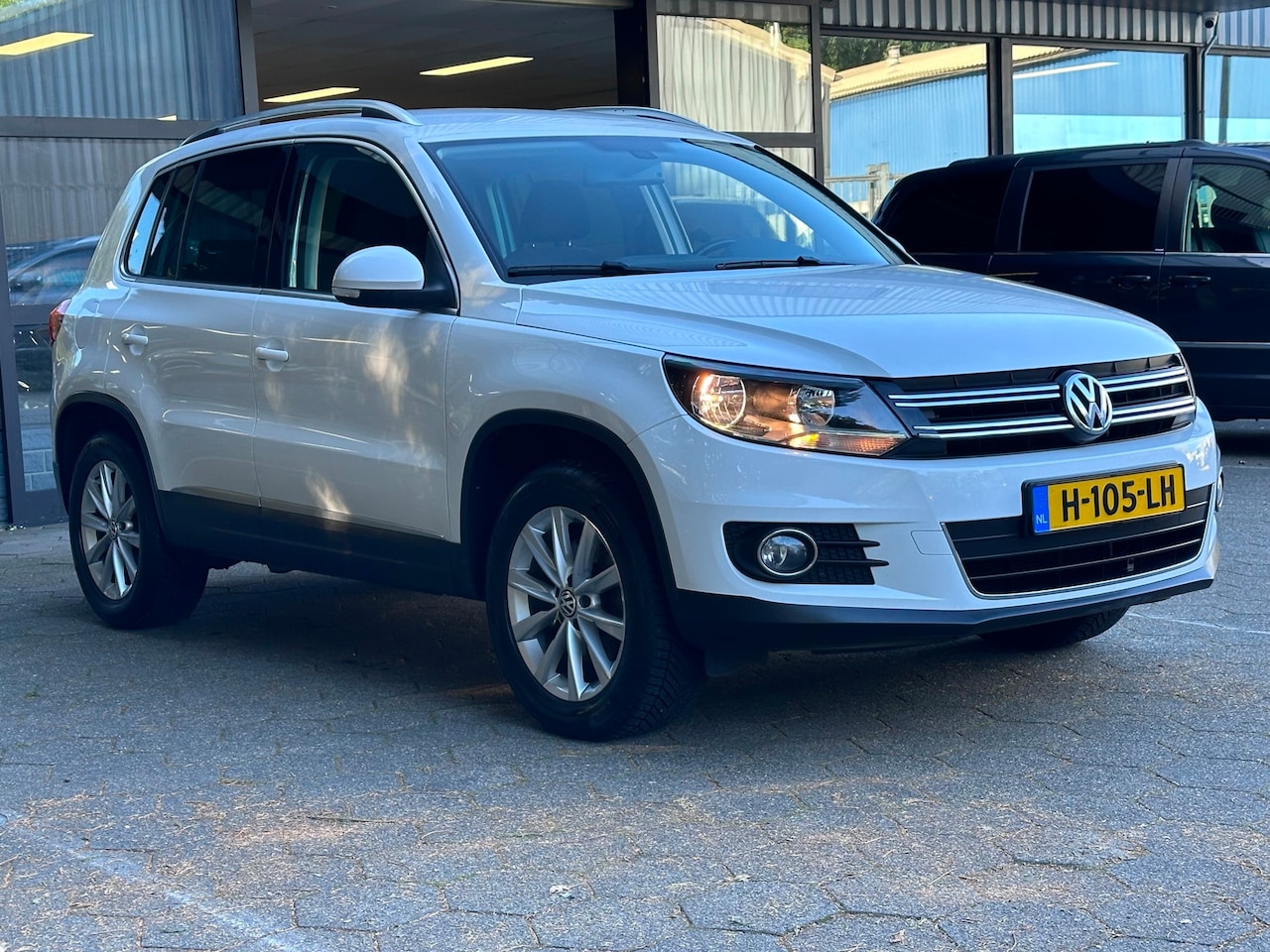 Volkswagen Tiguan - 1.4 TSI Sport&Style/ Airco/ trekhaak/ - AutoWereld.nl