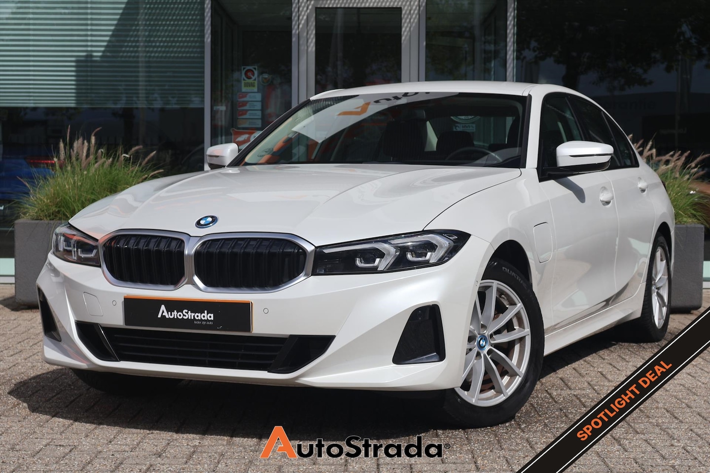 BMW 3-serie - (g20) 320e High Executive 204pk | Curved Display I Leder | Camera I Climate I Carplay I DA - AutoWereld.nl