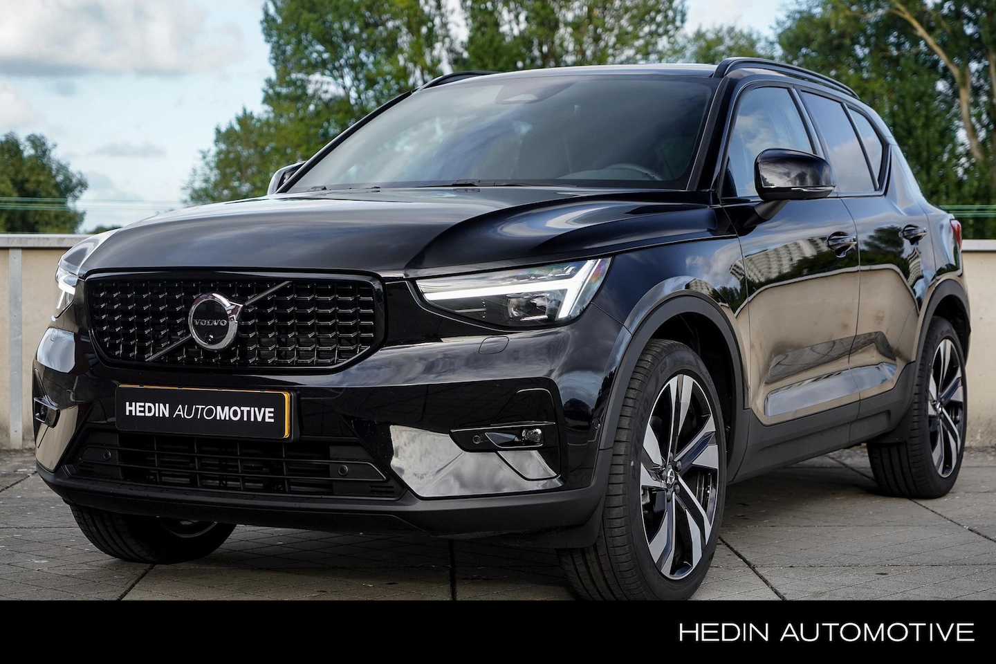 Volvo XC40 - 2.0 B4 Plus Dark | Pano. dak | Adaptive Cruise | BLIS | 360 Camera | Matrix LED | 20 inch - AutoWereld.nl