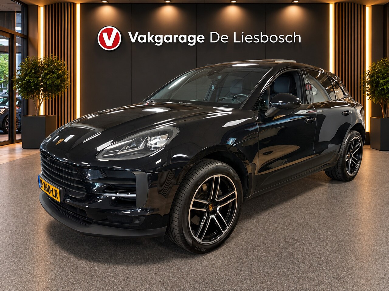Porsche Macan - 2.0/pano/leer/navi/camera/sport chrono/stoelverw/boeken - AutoWereld.nl