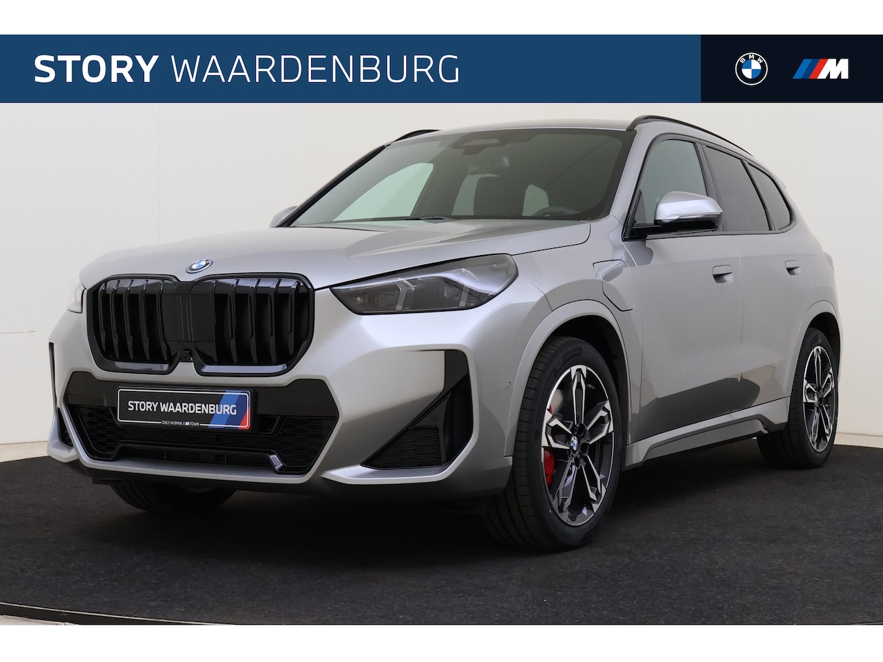 BMW X1 - xDrive25e M Sport Automaat / Panoramadak / Trekhaak / Sportstoelen / M Adaptief onderstel - AutoWereld.nl