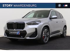 BMW X1 - xDrive25e M Sport Automaat / Panoramadak / Trekhaak / Sportstoelen / M Adaptief onderstel